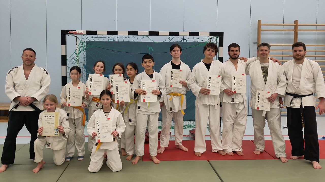 Gruppenfoto nach Prüfung